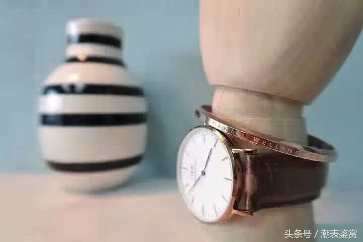 如何辨别dw手表真假 (正品dw手表真假鉴别)