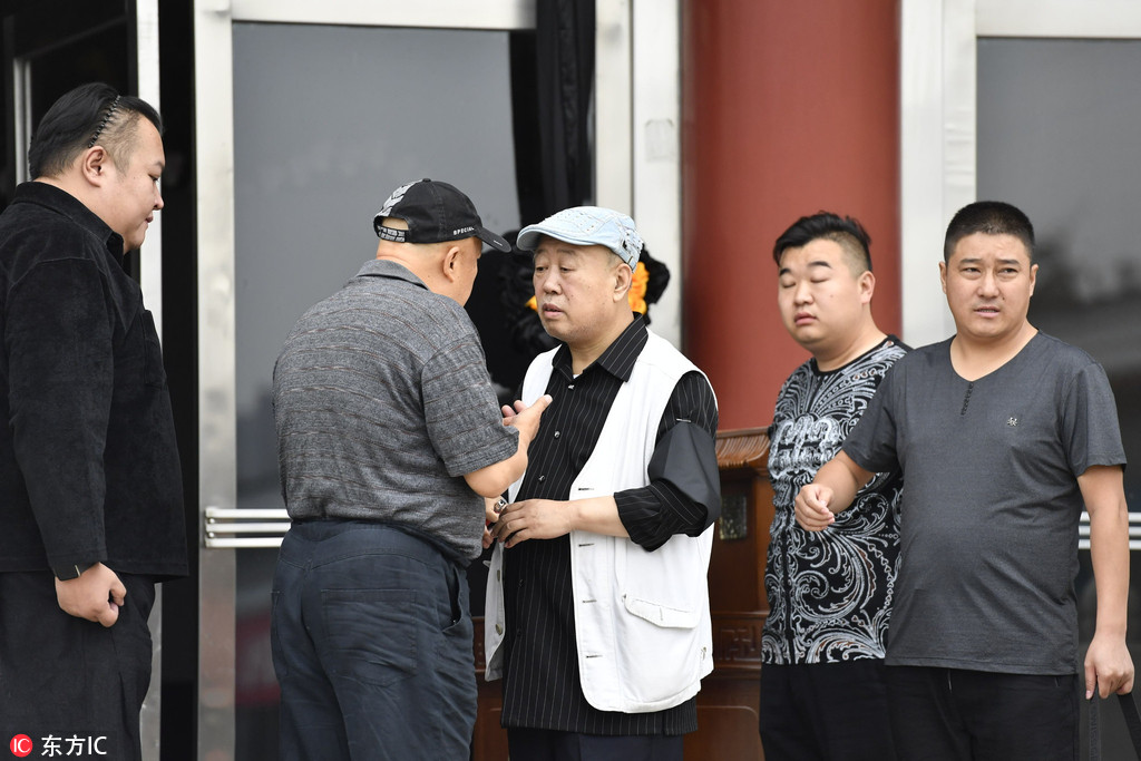 众名家雨中送别唐杰忠，姜昆痛哭：一定把相声说好，让老艺术家放心