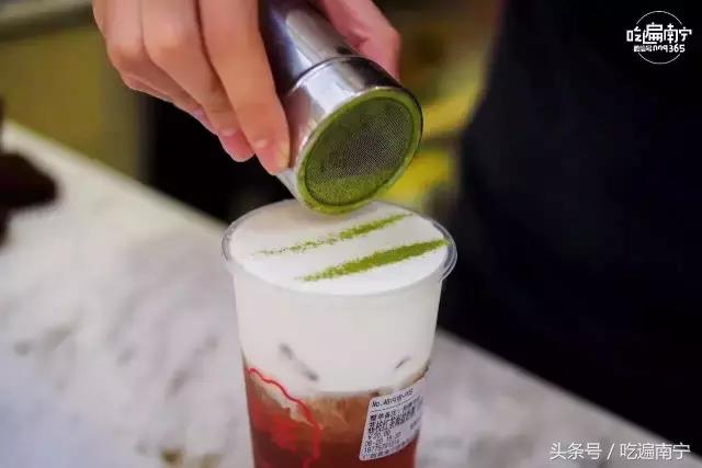 南宁火爆的网红奶茶,南宁9.9元2杯网红奶茶