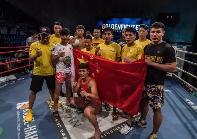 中国小将在海外打出最惨烈一战,中国小将惨败外国拳王