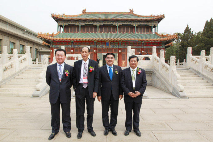 攀上西南省委书记的“非典型”富豪,这次成了出事的“典型”!