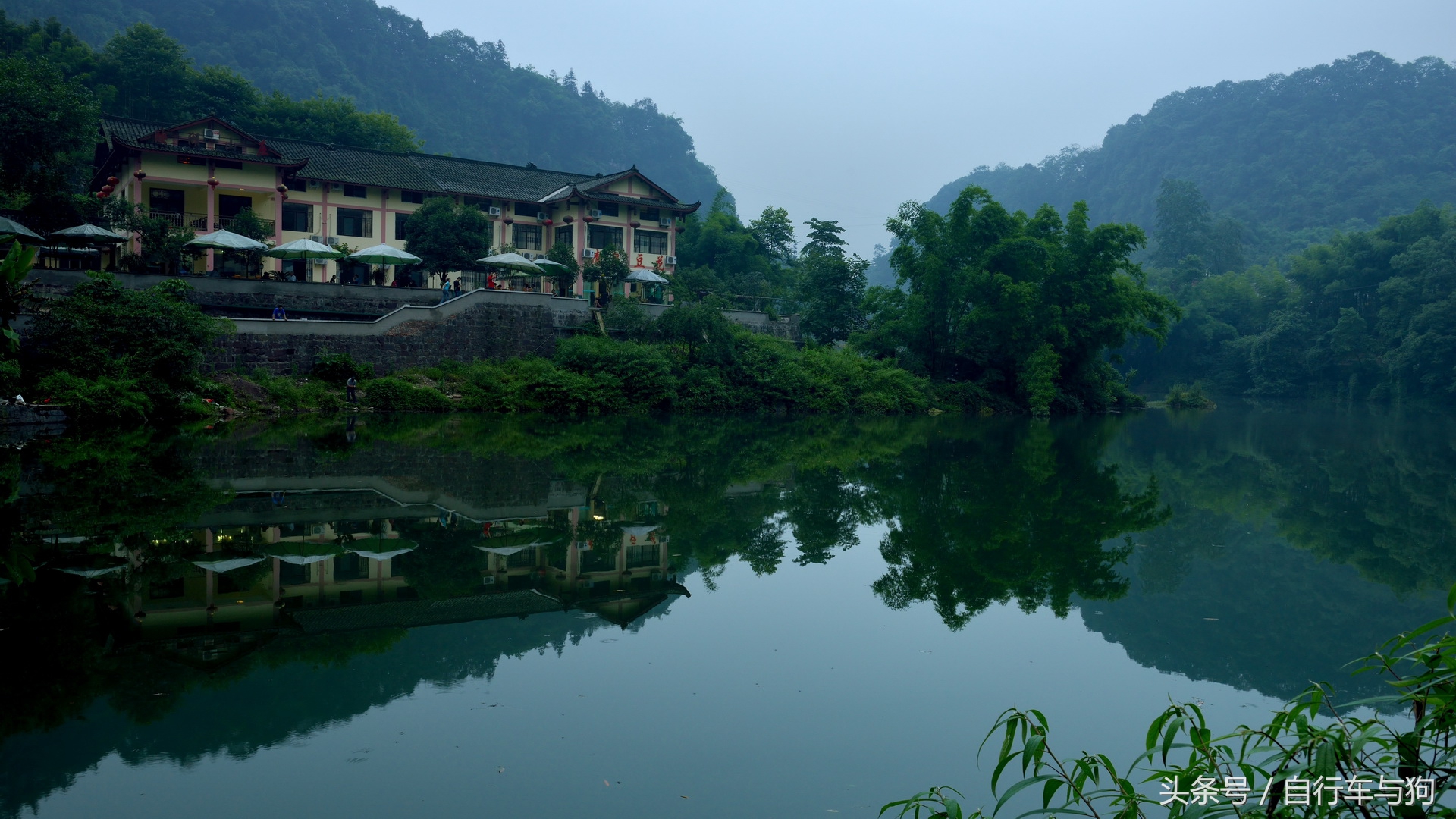 三大家一起游峨眉山,23岁女生独游峨眉山失联