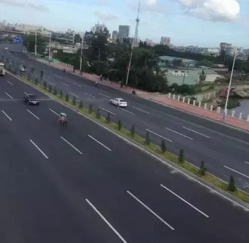 诚哥今天到汕大啦!“小超人”李泽楷也来啦!