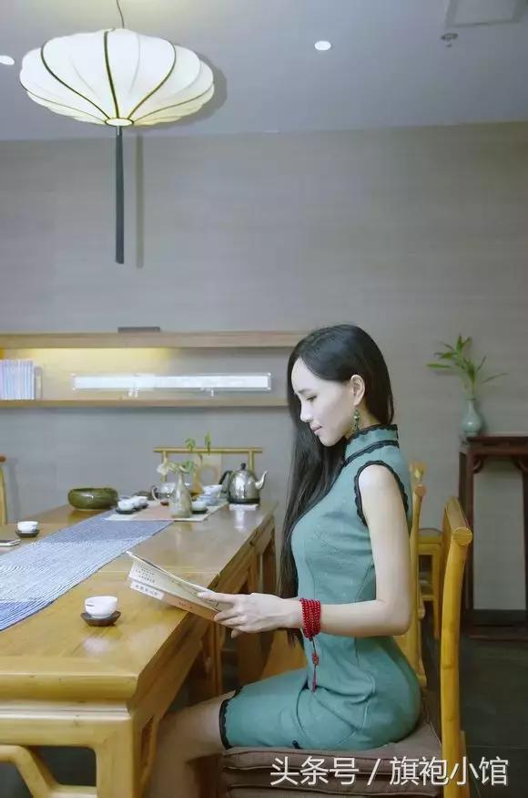 中年女士穿旗袍站坐姿势,穿旗袍怎么走步