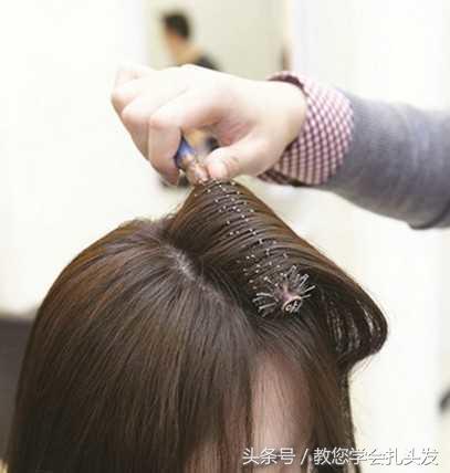 不会编发这样扎简单清新日常发型,妈妈民国风编发发型显年轻