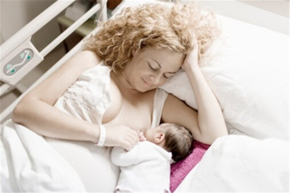 四月宝宝头型睡偏了还能纠正吗,婴儿头型睡偏了几个月纠正来得及