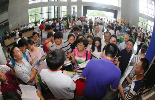 转给家有考生的家长，一百多所大学的招生老师明天一起在东莞等你