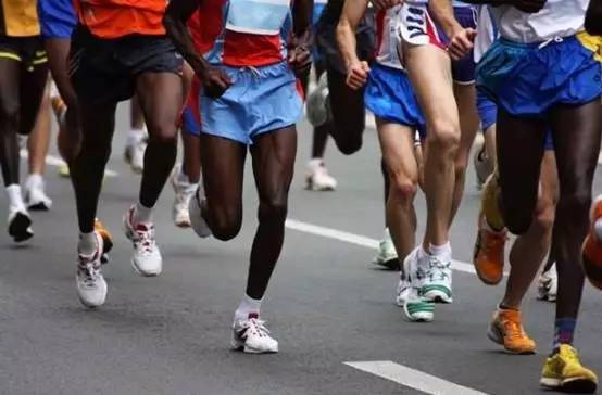 健步走和跑步哪个损伤膝盖,跑步必须重视膝关节