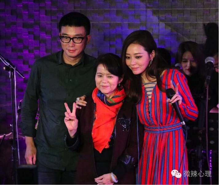 张靓颖冯轲被调侃,张靓颖为冯轲掏心掏肺付出所有