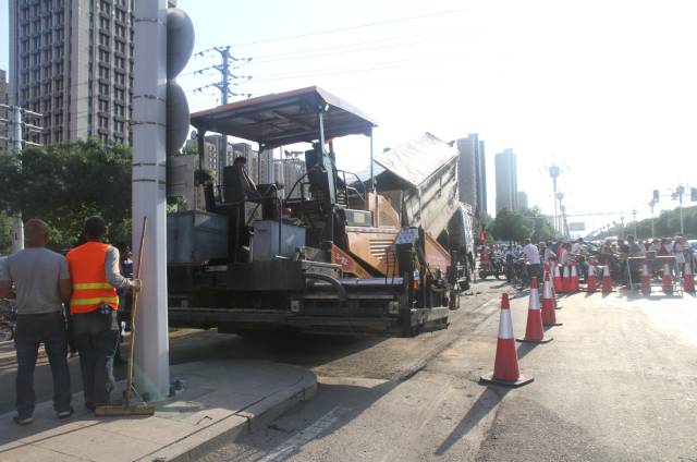 密集修路，拥堵怎么破？包头交警出绝招，快来看看怎么走吧