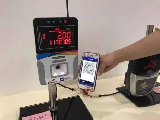 「超扬气的一周」真羡慕你们肤白貌美，出门吃火锅还不用刷卡……