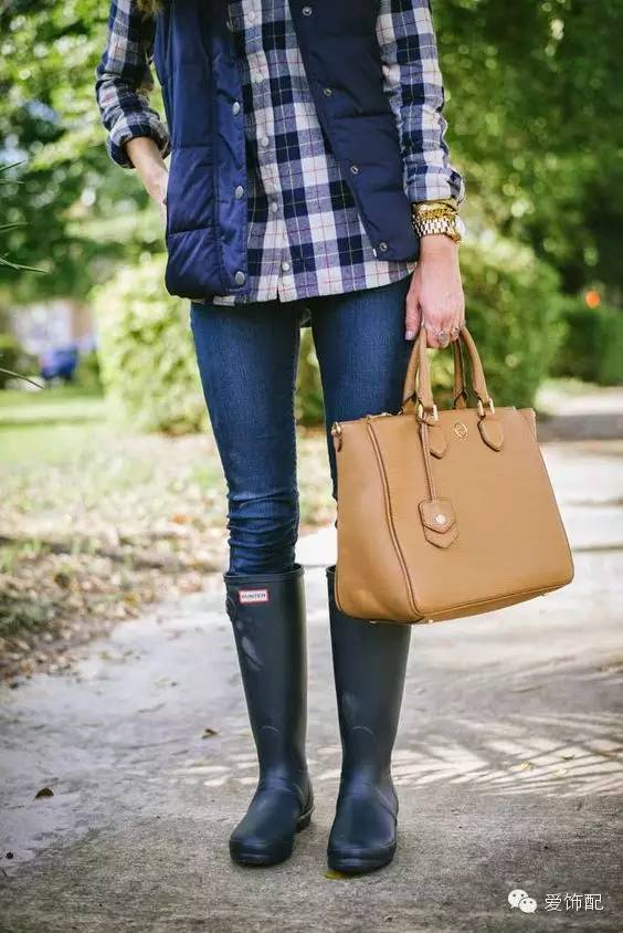 必买经典款包包价格适中,值得入的入门款包包