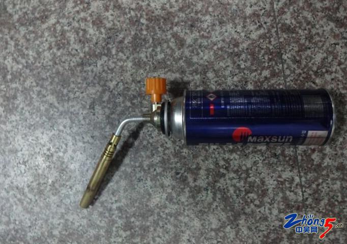 洗衣看中投币洗衣机男子火枪烧锁窃得3500余硬币