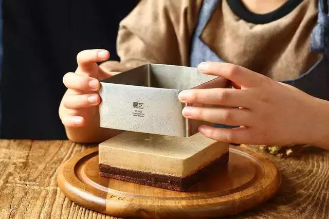 一只卡布奇诺慕斯蛋糕,卡糖慕斯蛋糕