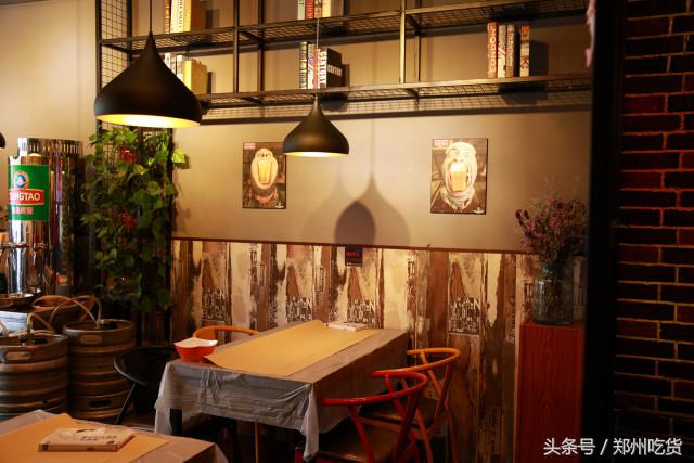 WTF？去南阳路吃海鲜，服务员把菜倒桌上就走，连筷子都没有？