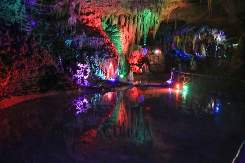 都说重庆热，但在她隔山相望的地方年均14-18度！