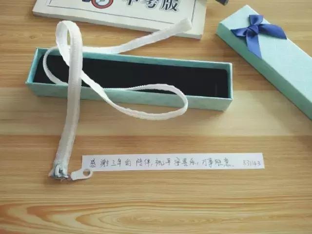 要不是腰软,怎么能把腿的劈这么开?