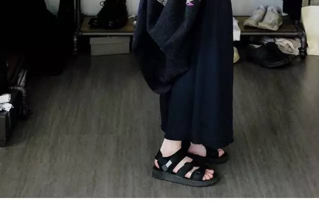 拥有一双拖鞋很重要,给自己做了一双独一无二的拖鞋