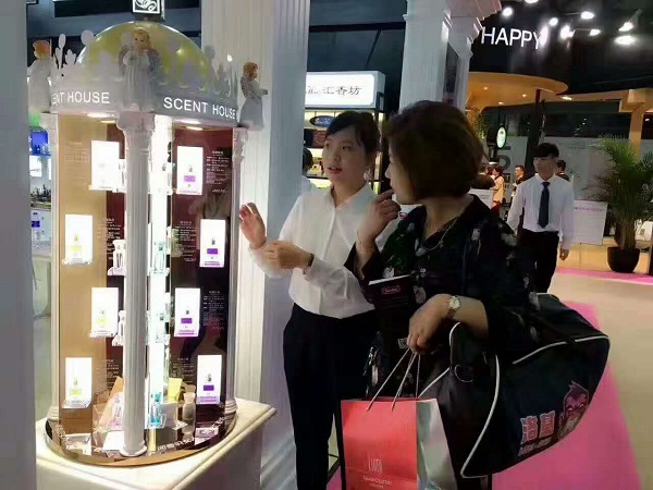 如何经营化妆品加盟店呢,化妆品加盟店的盈利模式怎么样