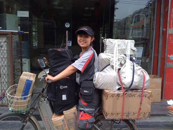有人说快递员是份好工作，但你知道他们的背后承担着什么吗？