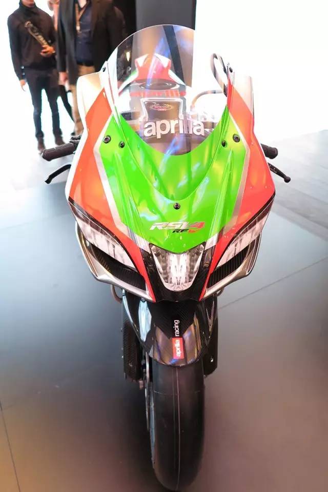 rsv4factory和v4s赛道实测,新款rsv4赛道测评