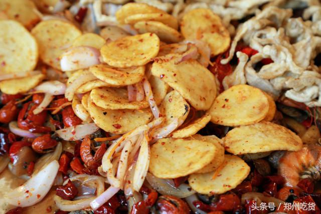 WTF？去南阳路吃海鲜，服务员把菜倒桌上就走，连筷子都没有？