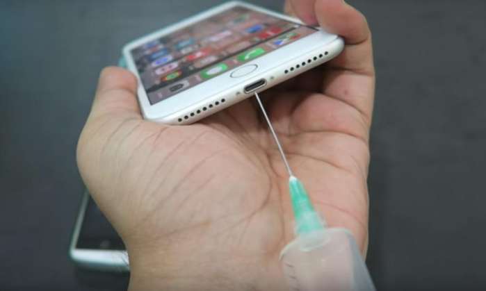 手机接口接触不良怎么修好多少钱,清理手机充电口灰尘的解压视频