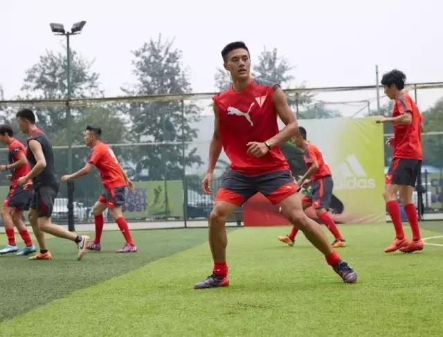 00后大学生当男模,211大学生当男模