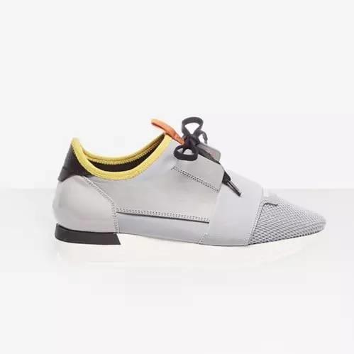 杨幂一口气买了十双的鞋,杨幂穿的薄荷绿运动鞋