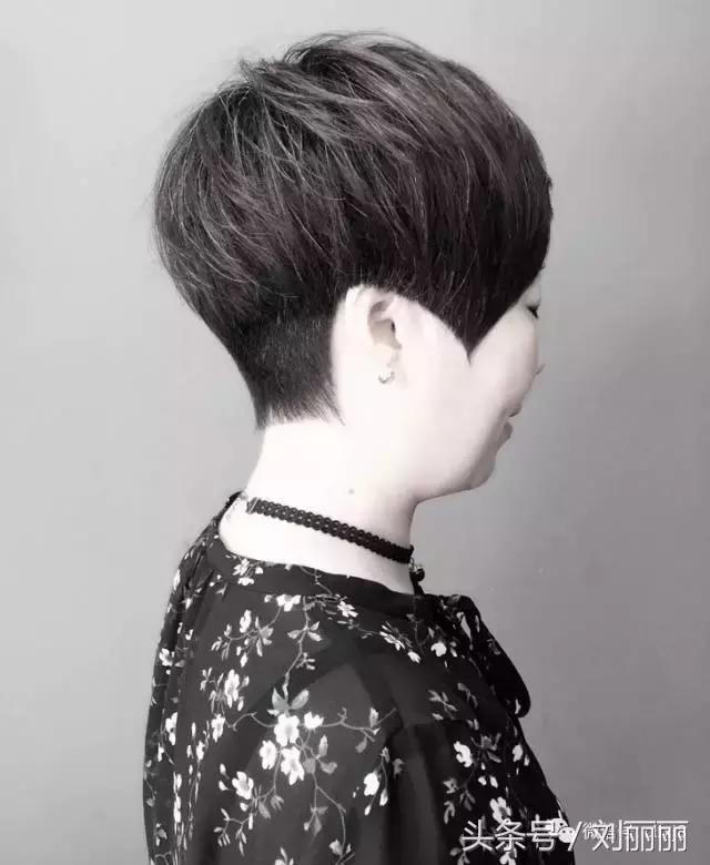 今年流行的发型中发,今年流行新式发型