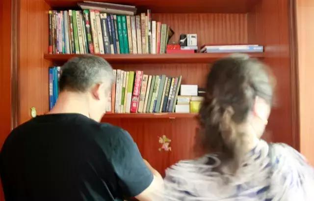 悲剧！大三男生家中自缢，事发前，手机上全是这种信息！