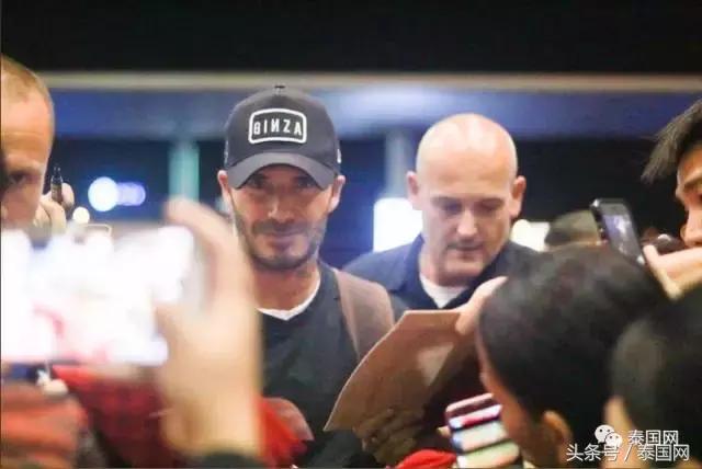 贝克汉姆穿着黄西服来中国,贝克汉姆访香港