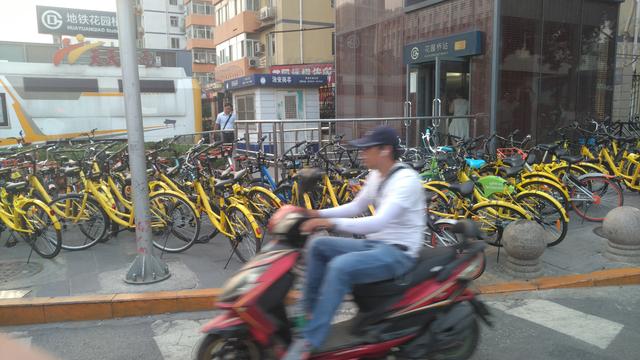 做工精良，做人厚道，押金高难道是摩拜单车成为“老大“的因素？没错