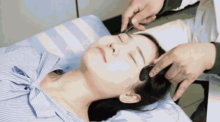 水谷雅子面部刮痧手法完整版,精油面部刮痧正确手法教程