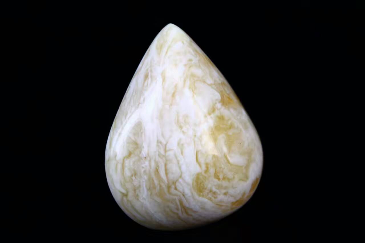 玩蜜蜡的生肖,玩蜜蜡的男人是什么样的人