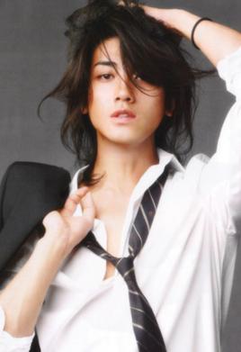 有美人沟的演员都大火，在剧中美人沟都散发魅力，来比比胡歌和易烊千玺的谁帅，看看谭松韵和朴信惠的谁美