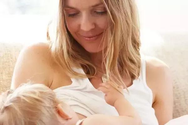 别被忽悠,什么情况下不能继续喂奶