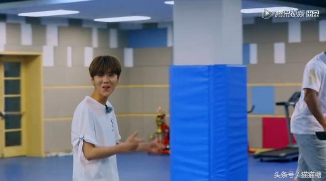 约吧大明星请来马布里，鹿晗秒变粉丝求合影，李晨高呼偶像，乔欣超淡定