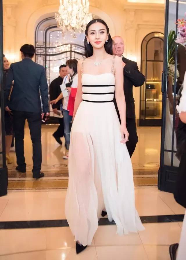 章子怡巴黎时装周白色休闲,章子怡米兰时装周白色裤裙