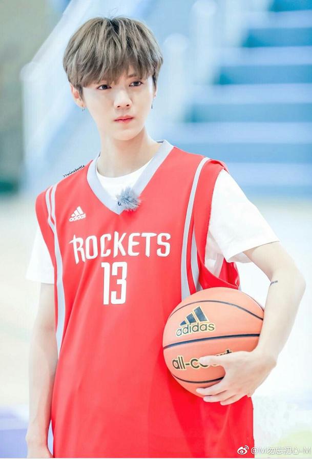 鹿晗打篮球集锦,鹿晗巅峰时期有多夸张打篮球