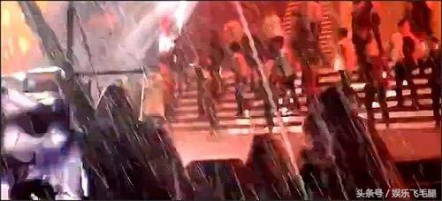 谭咏麟年轻演唱会发型,谭咏麟演唱会妆容