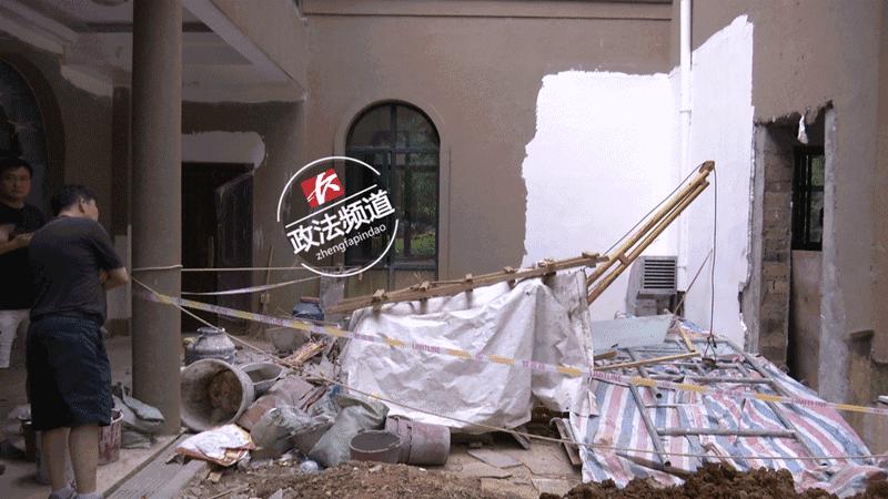 威尔士春天私改车库为餐厅，业主维权查看摔进6米深电梯井