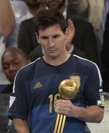 足球绝代双骄之——梅西——球门颤抖吧！