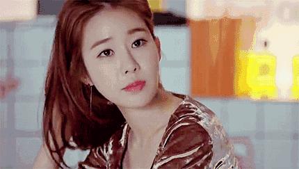 眉毛画粗一点显脸小,眉毛画细点是不是显得眼睛大