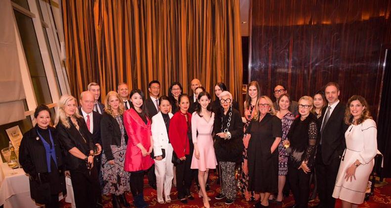 还停留在校服运动服？比起高定秀服，奶茶妹妹更牛逼的是名流人脉！