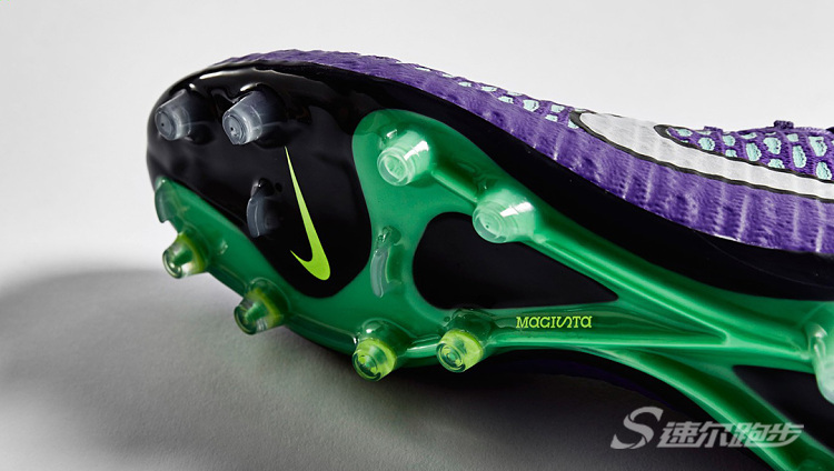 足球鞋材质小科普,最实用脚感最好的足球鞋