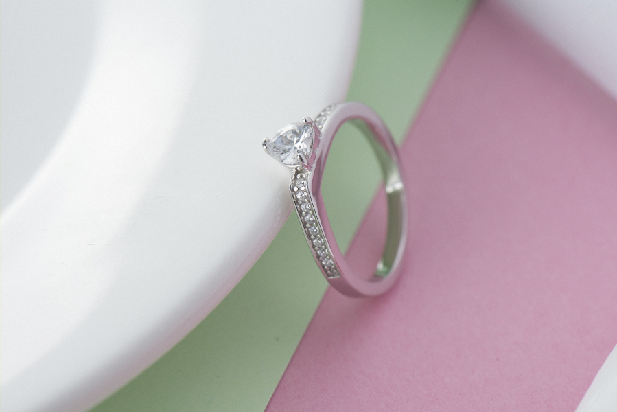 有病的人戴银饰会变黑吗,戴银饰变黑是什么原因