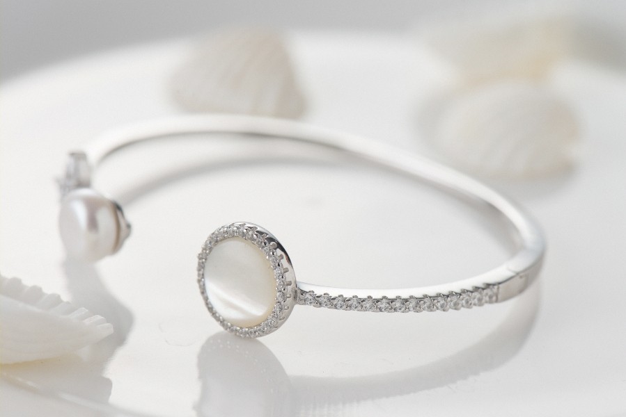 有病的人戴银饰会变黑吗,戴银饰变黑是什么原因