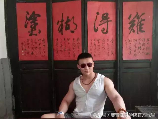 健美冠军的健身之路,小伙坚持健身9年增重70斤变健美