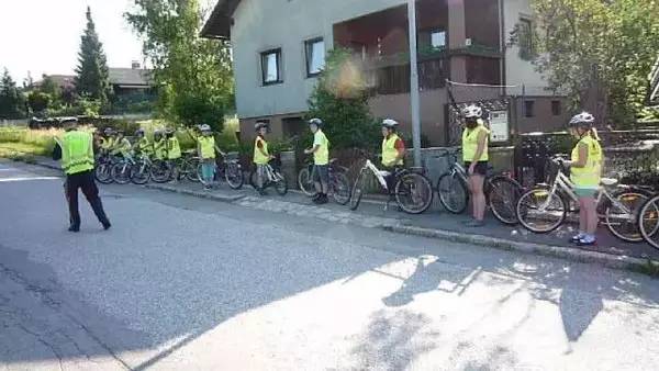 骑行安全从我做起,交通安全从娃娃抓起